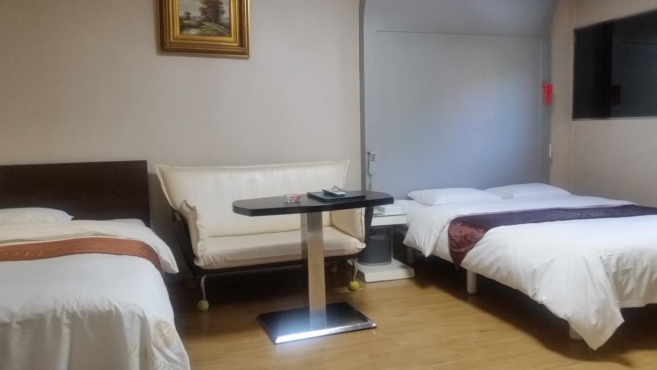 Joa Hotel Cshongdzsu Kültér fotó