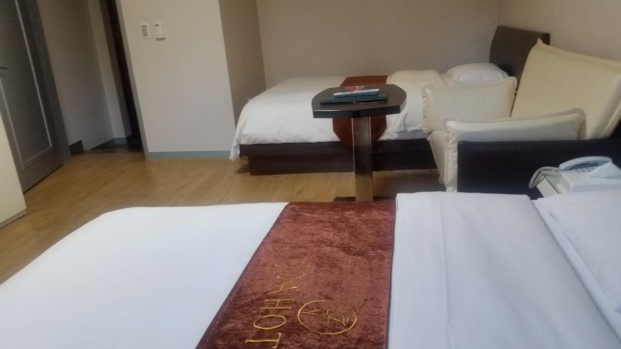 Joa Hotel Cshongdzsu Kültér fotó